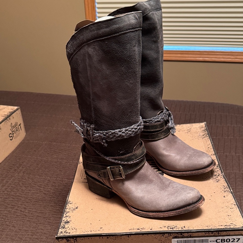 NWT Distressed Black Vintage Leather Boots by Corral Boots Indie Spirit size 8.5